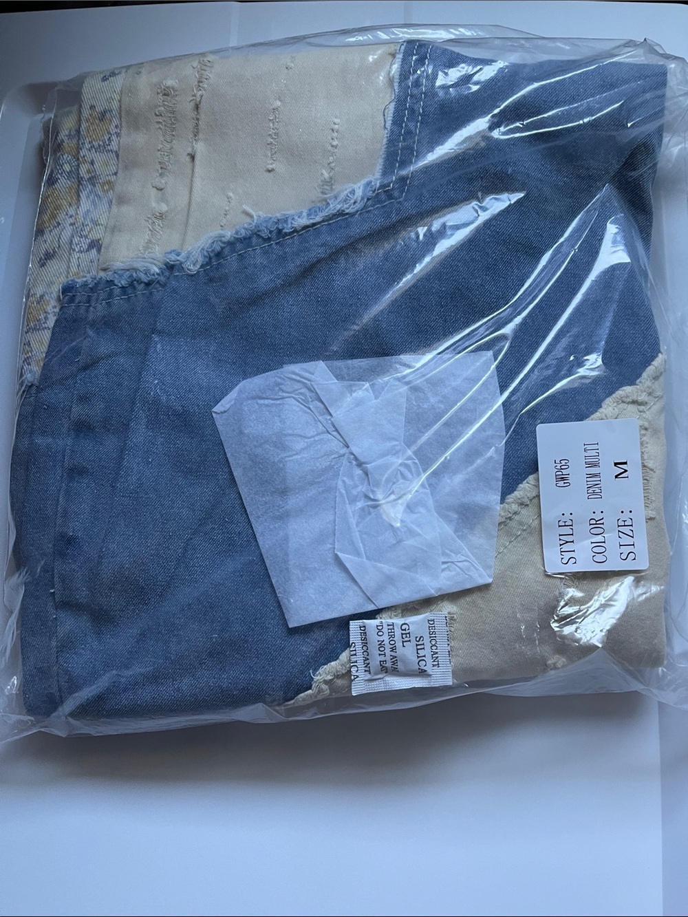 POL Daisy Drift Patchwork Wide-Leg Jeans in Blue and Beige - Picture 4 of 4